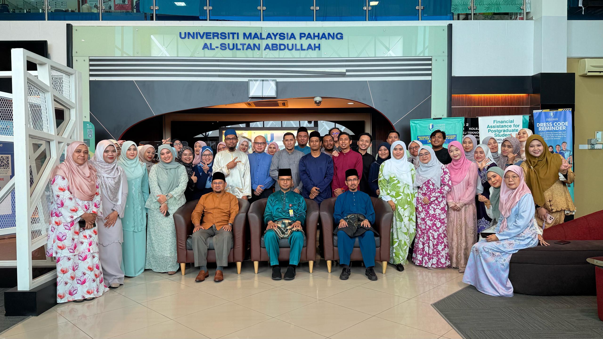 Pejabat Pentadbiran Fakulti Teknologi Kejuruteraan Awam, Fakulti Teknologi Kejuruteraan Kimia &amp; Proses, PSK dan IPS telah menganjurkan Jamuan Hari Raya Aidilfitri 2025 bertempat di Level 1, Bangunan Canseleri UMPSA Kampus Gambang pada 25 April 2025